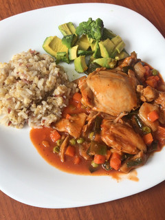 Una foto de Pollo con setas y verdurita