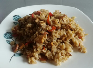 Una foto de Chaufa de pollo peruana