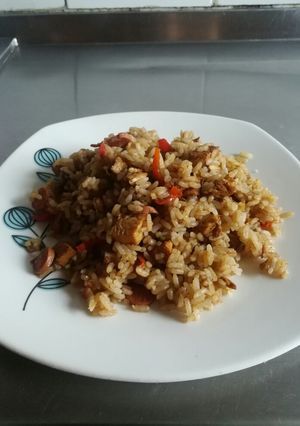 Una foto de Chaufa de pollo peruana