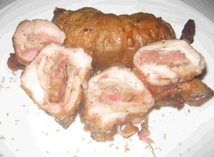 Una foto de Muslo y contramuslo relleno con bacon