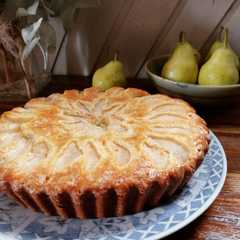 Una foto de Tarta de peras🍐🍐🥧🥄