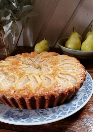 Una foto de Tarta de peras🍐🍐🥧🥄