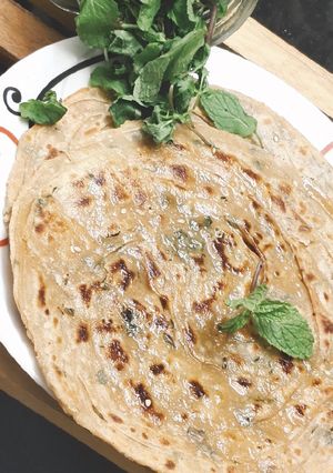 ફુદીના લચ્છા પરાઠા(phudino lachcha paratha in Gujarati) રેસીપી મુખ્ય ફોટો