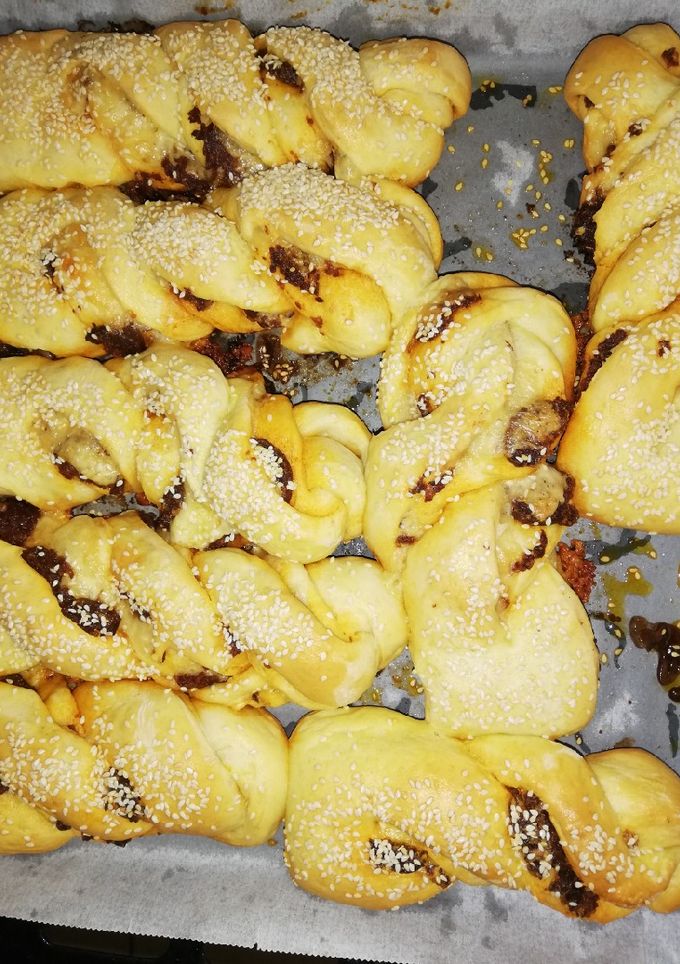 Sajtos kolbászos csavart recept fotója