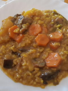 Una foto de Arroz y verduras en olla