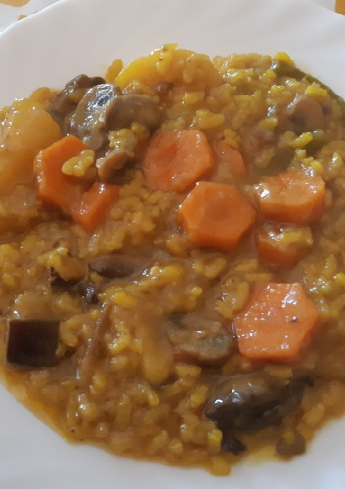 Una foto de Arroz y verduras en olla