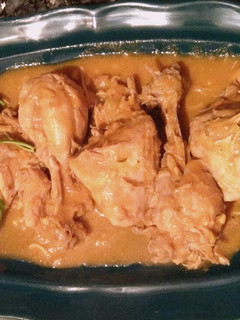 Una foto de Pollo en salsa tomillo con curry