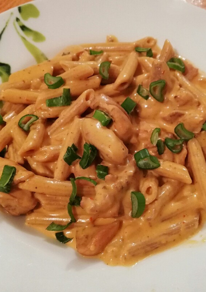 Una foto de Pasta y Pollo en Salsa Cremosa de Chipotle