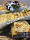 Tortilla shawarma Mai namada tumatar da parsley da albasa