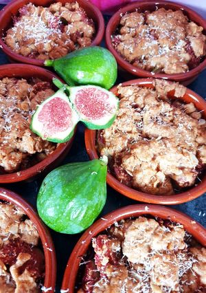 Une photo de Crumbles aux figues fraîches du jardin ☺️