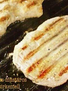 Mézes-mustáros grillezett csirkemell 🍯 recept fotója