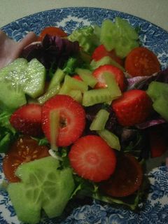 Una foto de Ensalada de flores de pepino