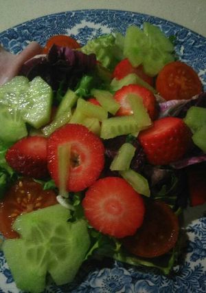 Una foto de Ensalada de flores de pepino