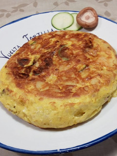 Una foto de Tortilla de patatas con setas al estilo Merche