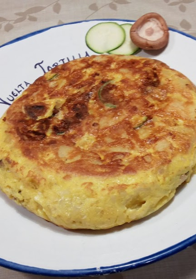 Una foto de Tortilla de patatas con setas al estilo Merche