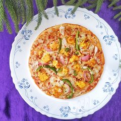 A picture of Cheesy Paneer Tikka Pizza.
