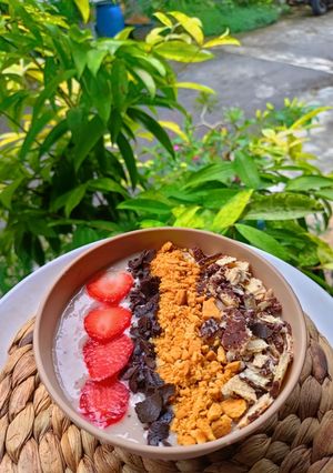 Foto resep Strawberry banana smoothie bowl