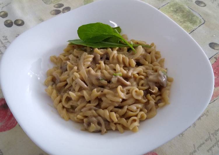 # Macarrão com shimeji e rúcula - Gozhowgos