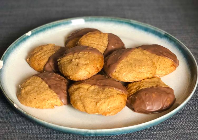 Recipe of Speedy Easy-Peasy Peanut Butter Chocolate Cookies