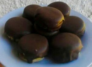 Una foto de "Bocados de Felicidad: Alfajores Caseros de Chocolate"