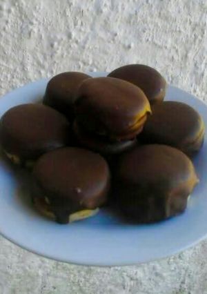 Una foto de "Bocados de Felicidad: Alfajores Caseros de Chocolate"