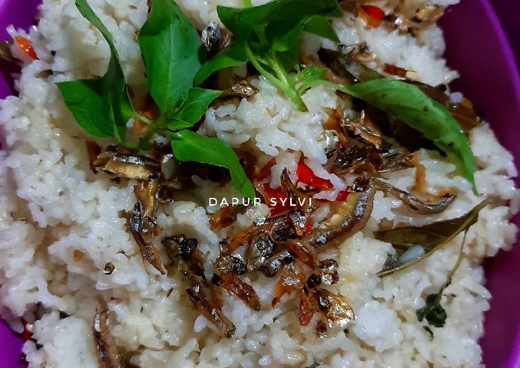 Langkah Mudah untuk Membuat Nasi Liwet Teri Kemangi, Sempurna