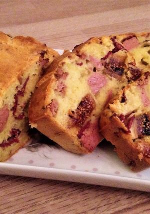 Une photo de Cake Mousse de Canard Magret Séché & Figue
