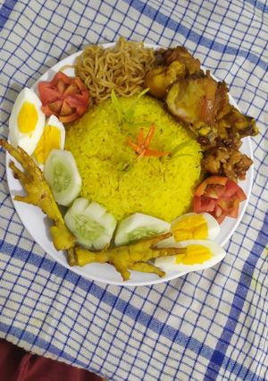 Foto resep Tumpeng ulangtahun sederhana