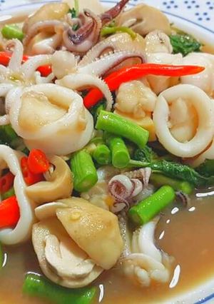 รูปของ กระเพราหมึกไข่ถั่วฝักยาว