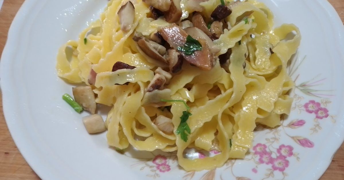 pasta con funghi cardoncelli e pancetta