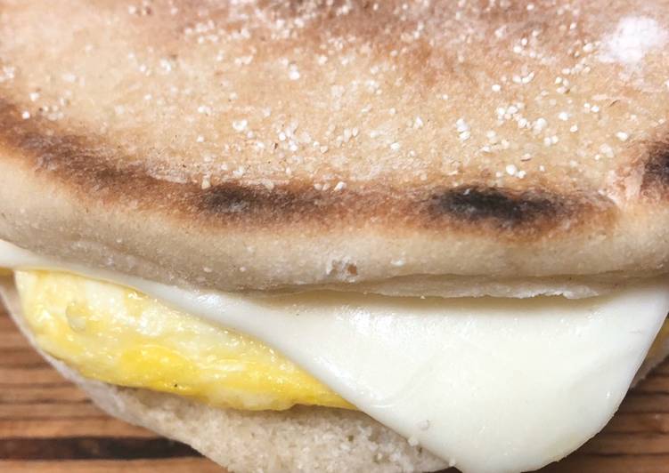 Steps to Prepare Perfect Egg and Cheese Muffin