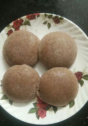 ராகி இட்லி(ragi idly recipe in tamil) செய்முறை முக்கிய புகைப்படம்