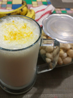 A picture of Banana shake with saffron & Almond flavour.