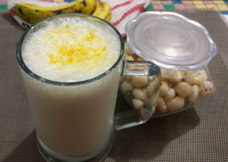 Recipe of Banana shake with saffron &amp; Almond flavour in 14 Minutes for Mom