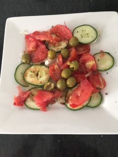 Una foto de Ensalada de tomate y pepino