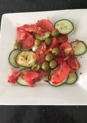 Una foto de Ensalada de tomate y pepino