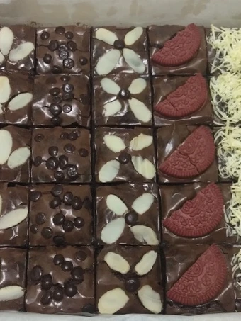 Langkah Gampang Membikin Resep Shiny fudge brownies yang Uenak Anti Ribet, Uenak Banget
