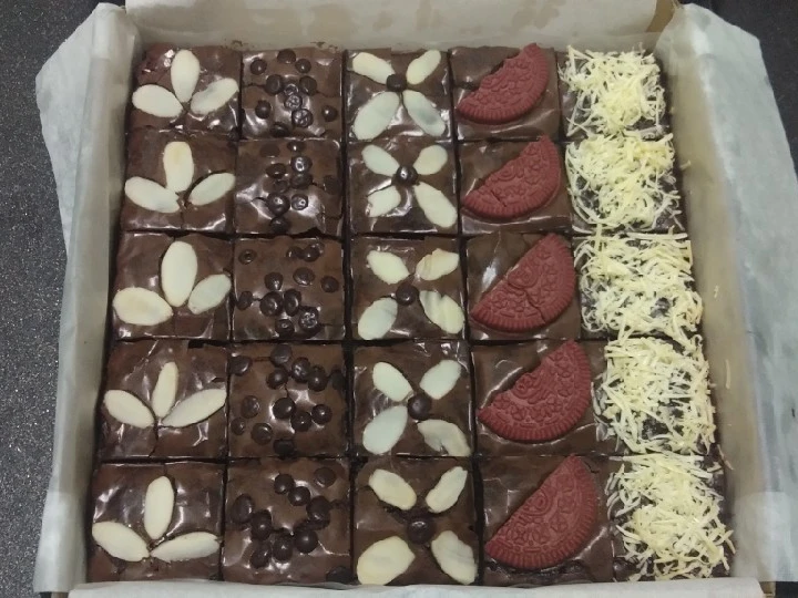 Langkah Gampang Membikin Resep Shiny fudge brownies yang Uenak Anti Ribet, Uenak Banget