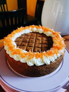 Una foto de Bizcocho de zanahoria con frosting de queso 🥕😛