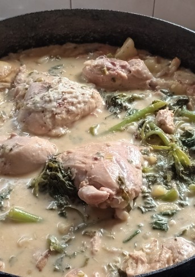Una foto de Cazuela de pollo y espinaca al disco