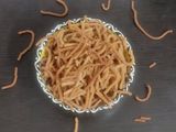 திணை கட் முறுக்கு(Foxtail millet cut murukku recipe in tamil)
