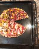 Pizza carnívora jugosa y económica estilo comecocos