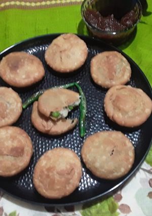 मटार कचोरी (Matar Kachori Recipe In Marathi) रेसिपी चे मुख्य फोटो 