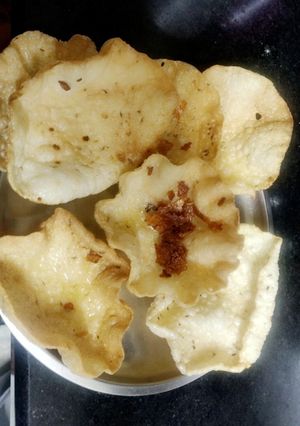 A picture of Maida papad.