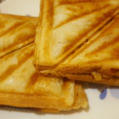 A picture of Chicken kabab (toast sandwich).