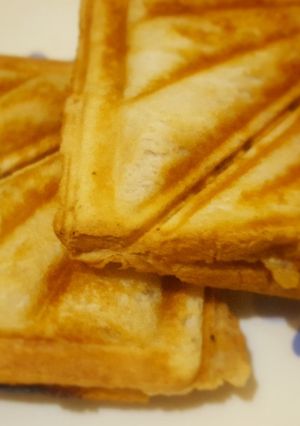 A picture of Chicken kabab (toast sandwich).