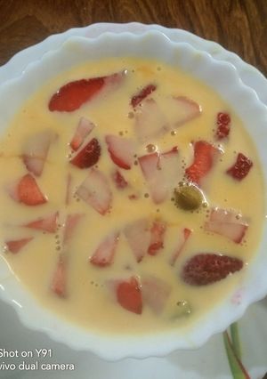 A picture of Caramel Strawberry Custard Pudding.