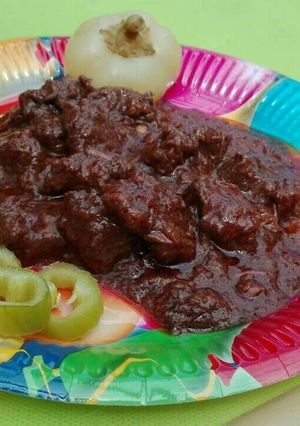 Vörösboros marhapörkölt bográcsban recept fotója