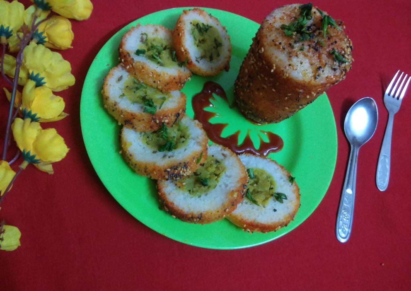 Stuffed Semolina Steam Roll-Ring