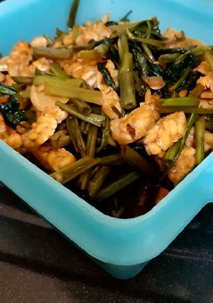 Foto resep Tumis kangkung tempe kecap sederhana